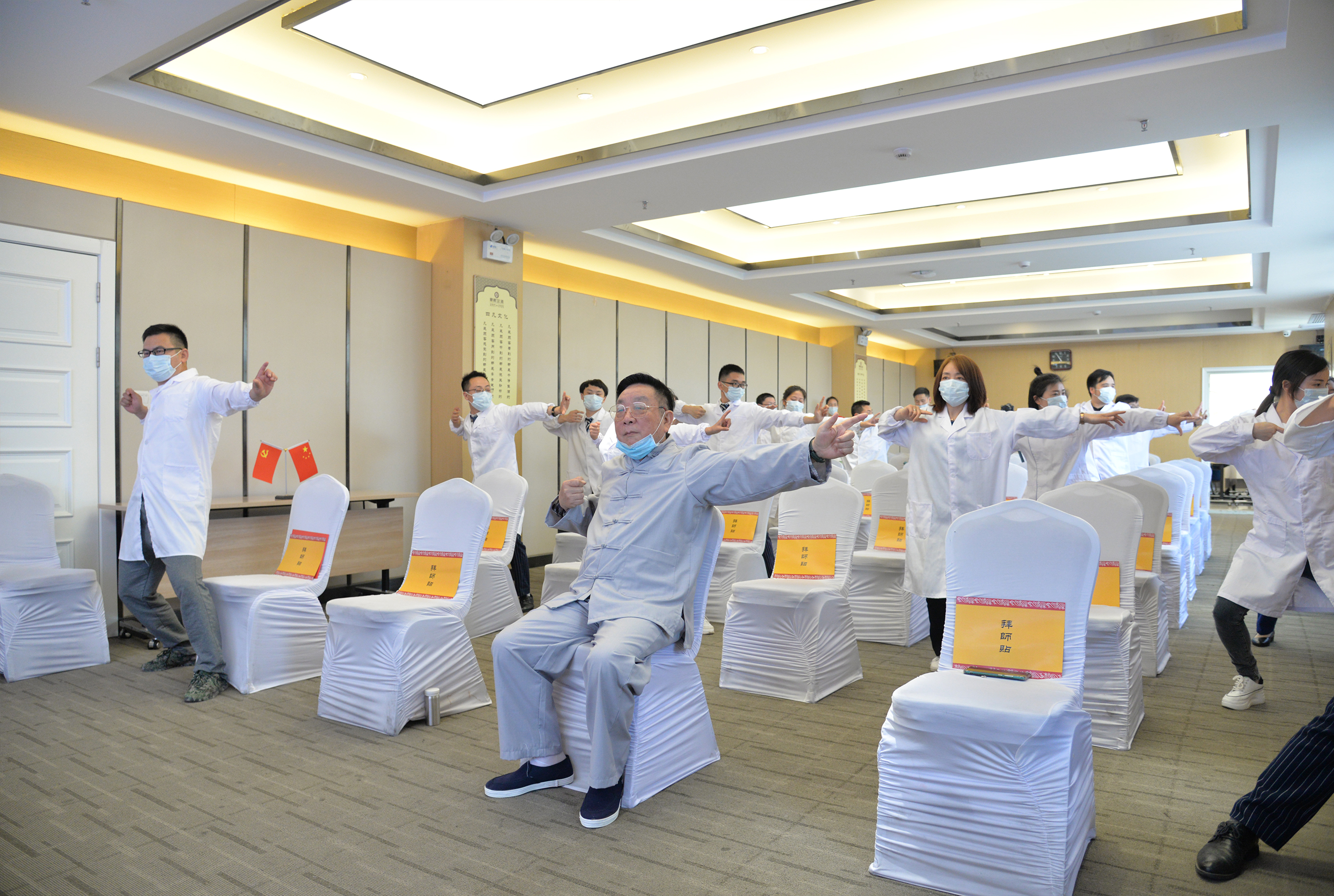 弘扬中医 传承发展 中医师承拜师仪式在豪爵隆重举行 弘扬中医 传承发展 中医师承拜师仪式在豪爵隆重举行