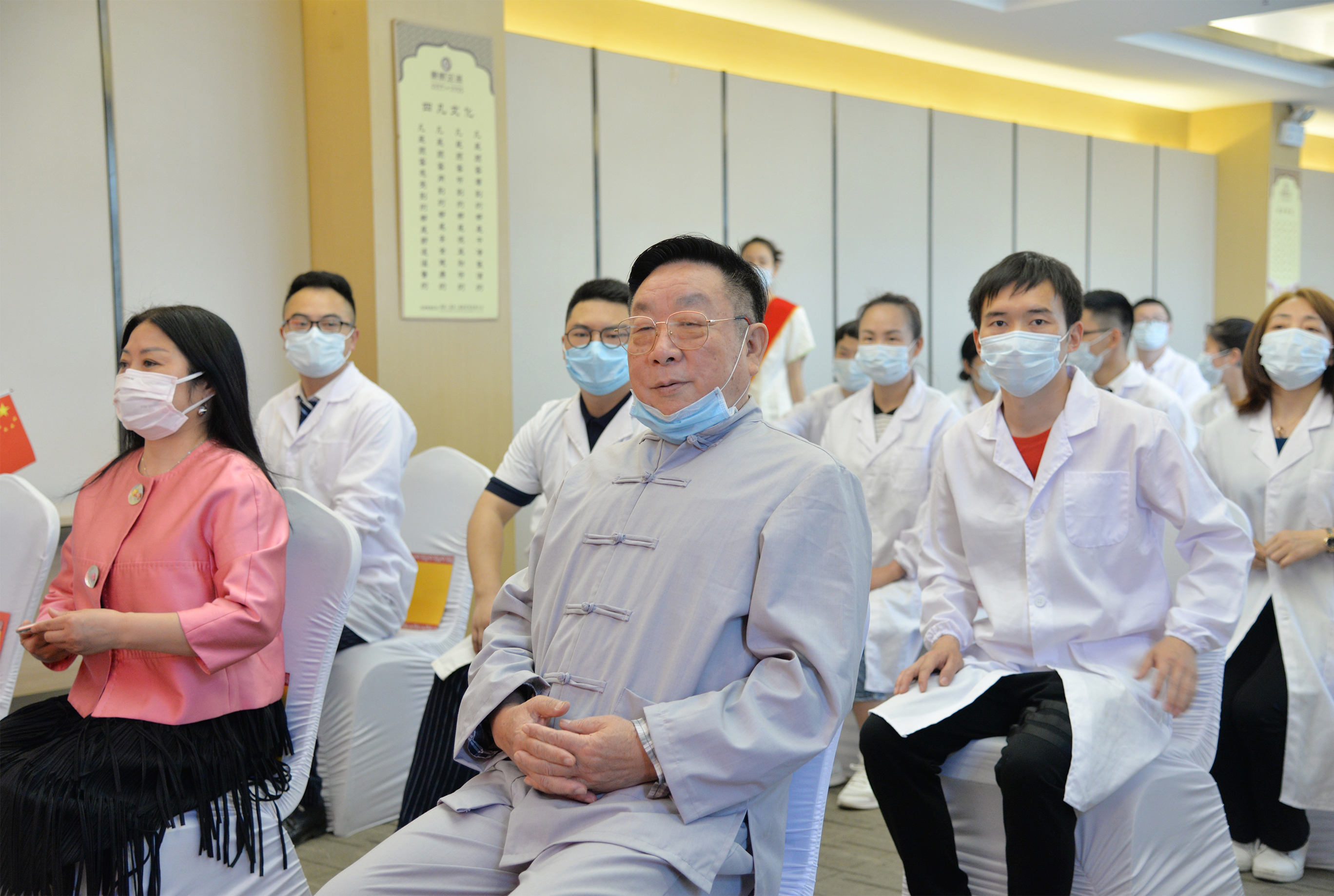 弘扬中医 传承发展 中医师承拜师仪式在豪爵隆重举行 弘扬中医 传承发展 中医师承拜师仪式在豪爵隆重举行