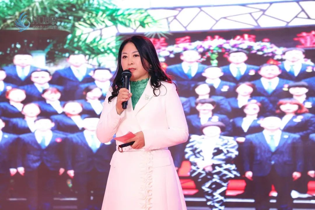 豪爵康养集团董事长李德兰在 “幸福力提升国际论坛”作主题演讲