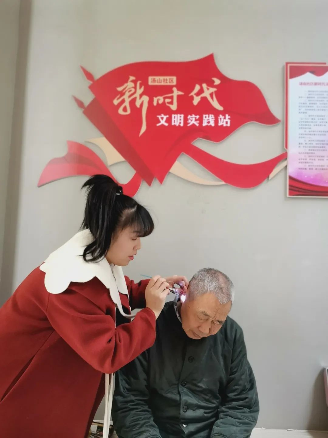豪爵足道学雷锋,孝老服务暖人心! 豪爵足道学雷锋,孝老服务暖人心!
