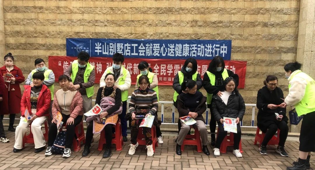 豪爵足道学雷锋,孝老服务暖人心! 豪爵足道学雷锋,孝老服务暖人心!