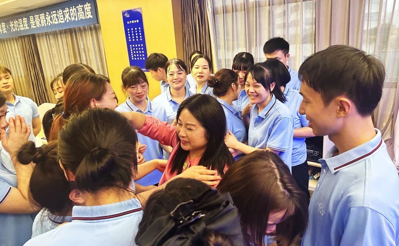 豪爵足道第二十届第四期“亮剑”内训营——储备经理内训营完美收官! 豪爵足道第二十届第四期“亮剑”内训营——储备经理内训营完美收官!
