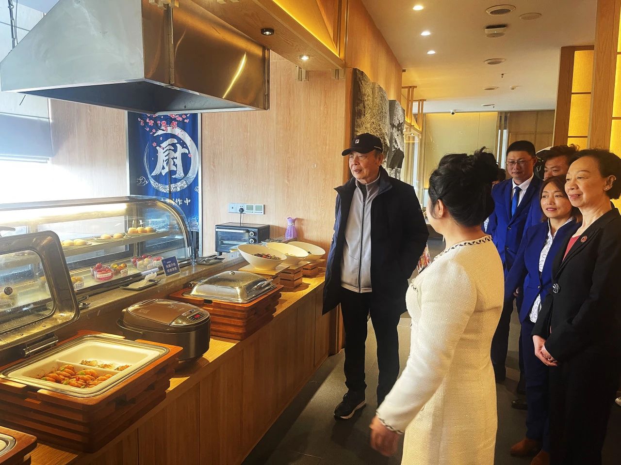 杨茗茗一行亲临豪爵足道指导工作:分享中医保健养生经验,助力行业发展 杨茗茗一行亲临豪爵足道指导工作:分享中医保健养生经验,助力行业发展