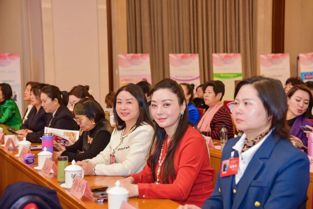2023中国百杰女性创业论坛在京举行:李德兰荣膺“最美女性创业者”称号 2023中国百杰女性创业论坛在京举行:李德兰荣膺“最美女性创业者”称号