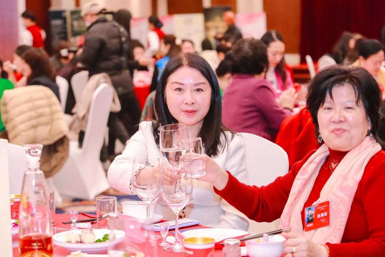 2023中国百杰女性创业论坛在京举行:李德兰荣膺“最美女性创业者”称号 2023中国百杰女性创业论坛在京举行:李德兰荣膺“最美女性创业者”称号