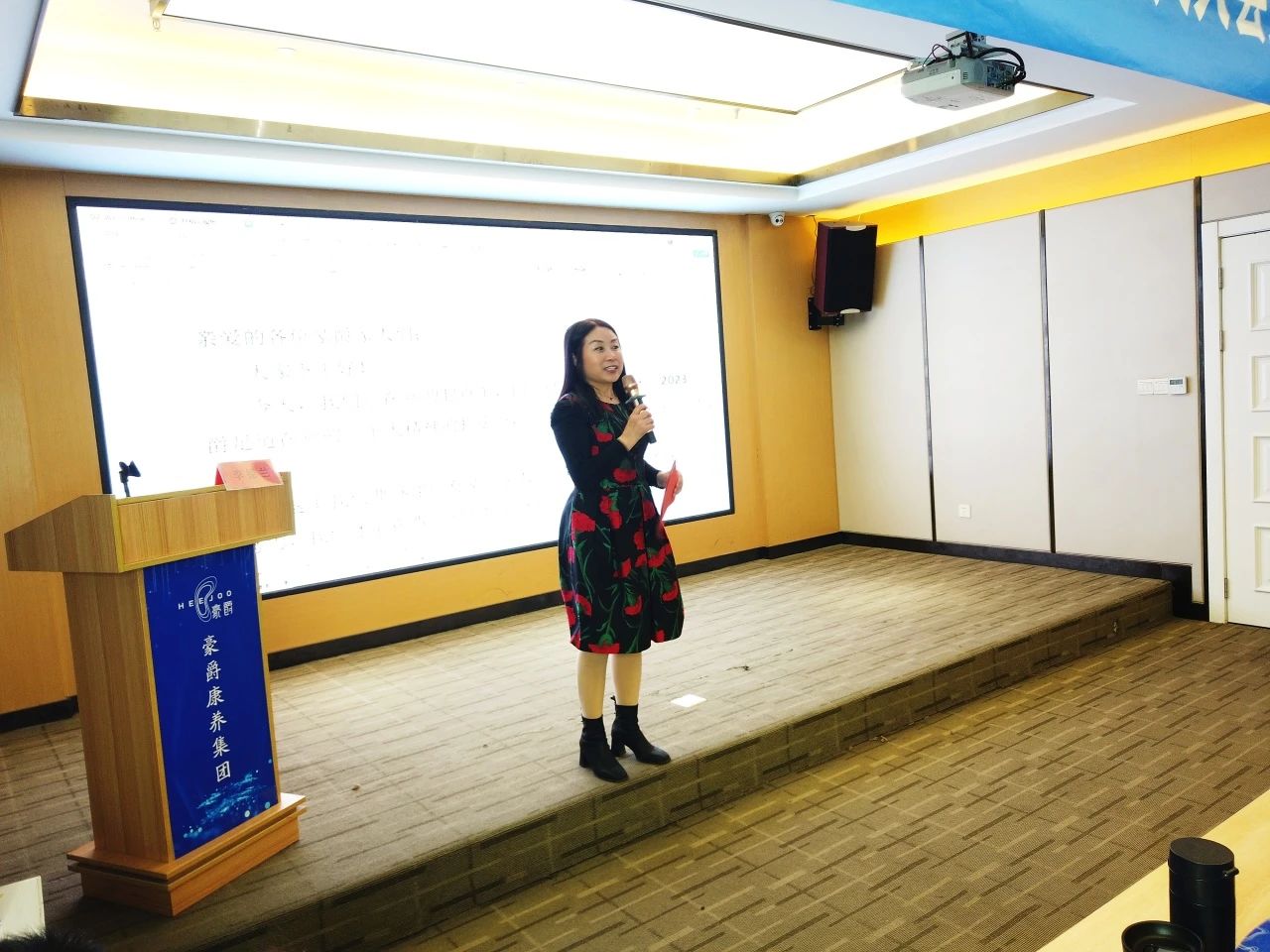 豪爵足道2023工作总结暨2024目标签订大会:蓄势待发,共创未来 豪爵足道2023工作总结暨2024目标签订大会:蓄势待发,共创未来