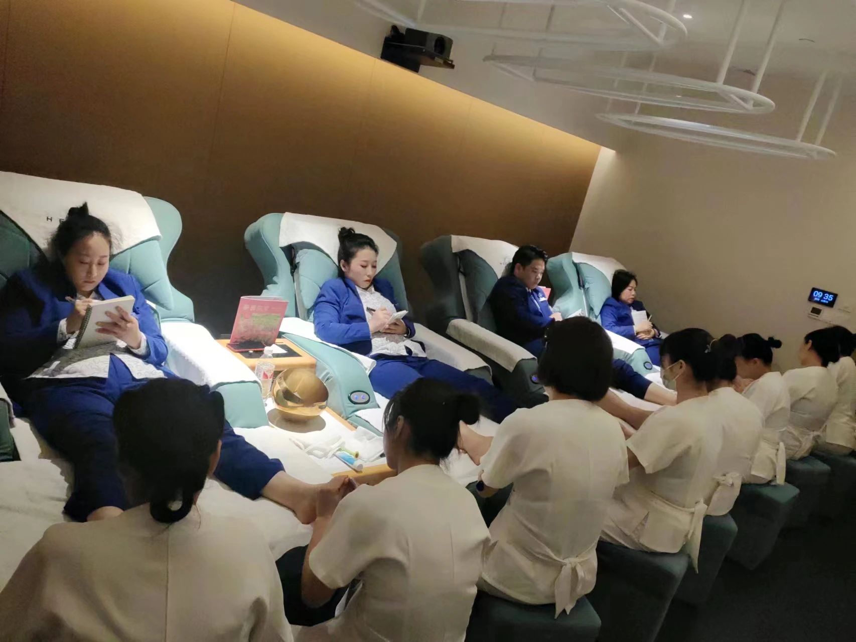 豪爵足道足疗项目足底体验感,五行磁能棒足考核确保专业品质 豪爵足道足疗项目足底体验感,五行磁能棒足考核确保专业品质
