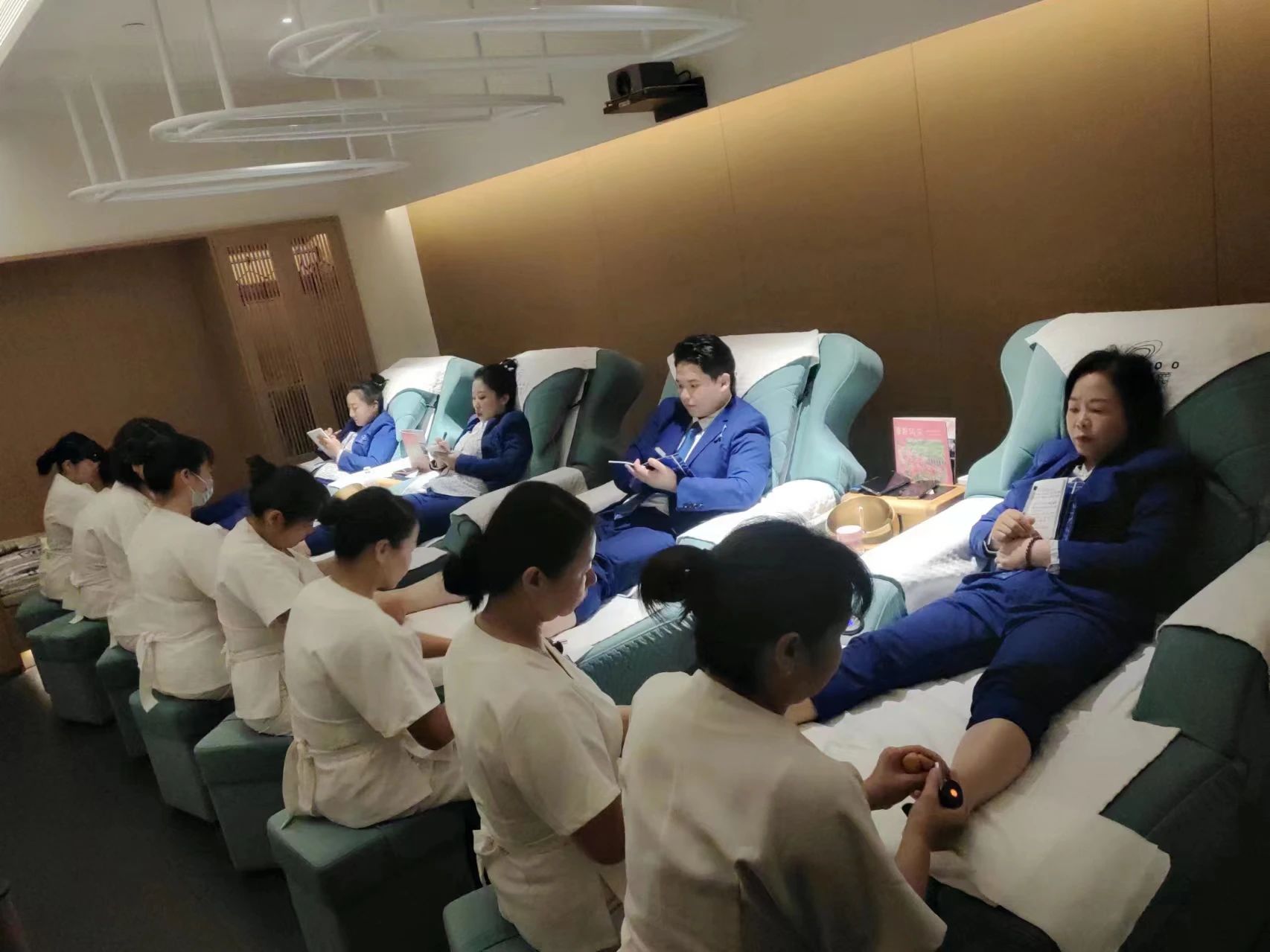 豪爵足道足疗项目足底体验感,五行磁能棒足考核确保专业品质 豪爵足道足疗项目足底体验感,五行磁能棒足考核确保专业品质