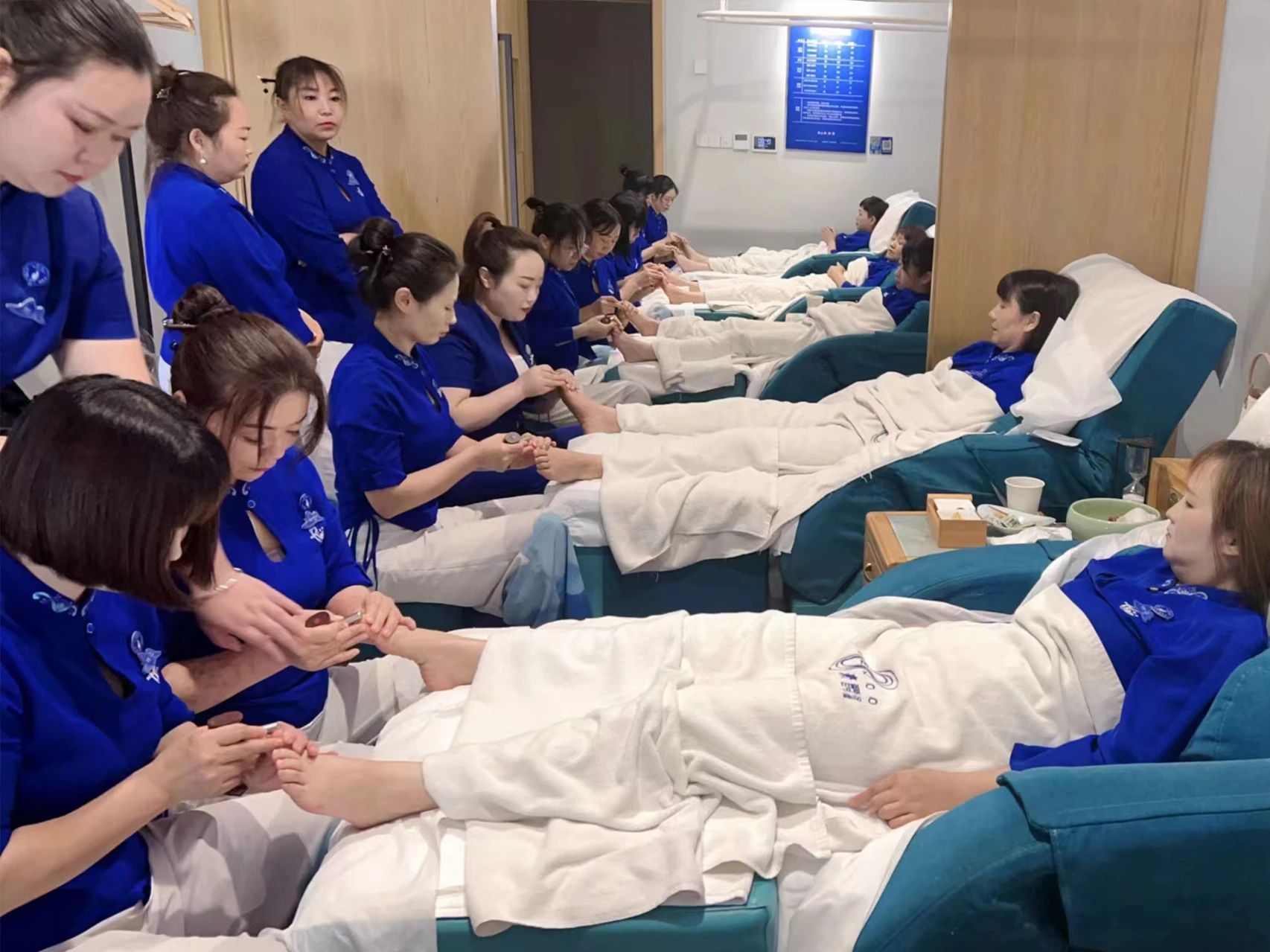 豪爵足道足疗项目足底体验感,五行磁能棒足考核确保专业品质 豪爵足道足疗项目足底体验感,五行磁能棒足考核确保专业品质
